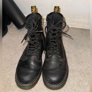 Dr. Martens big Kids' Boot, Big Kid 6/USWomens 8